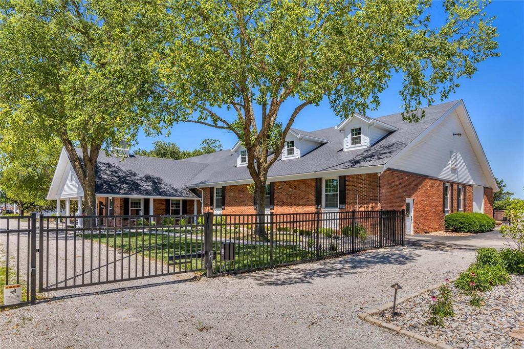 Spectacular Equestrian Property on 10.76 Scenic Acres in Missouri Listed for 5789000 54