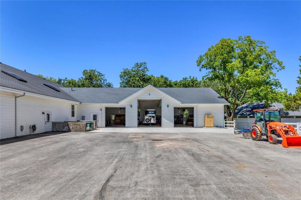 Spectacular Equestrian Property on 10.76 Scenic Acres in Missouri Listed for 5789000 56