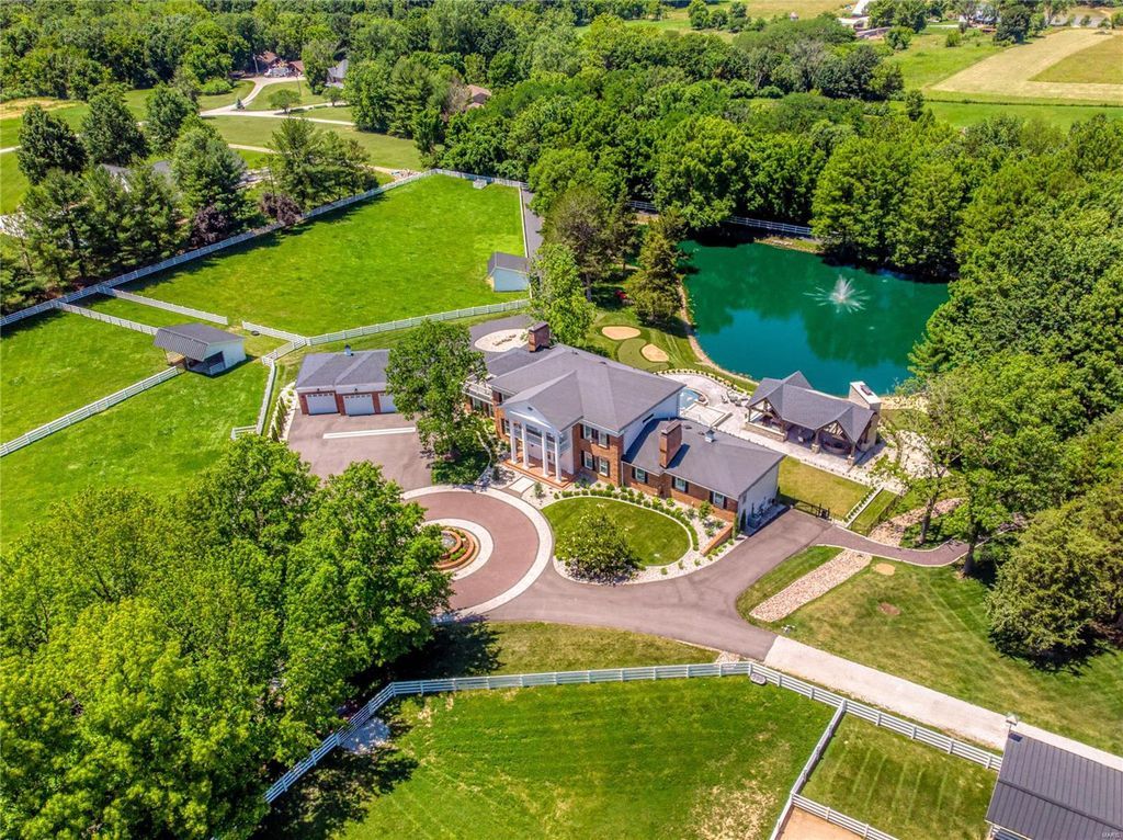 Spectacular Equestrian Property on 10.76 Scenic Acres in Missouri Listed for 5789000 6