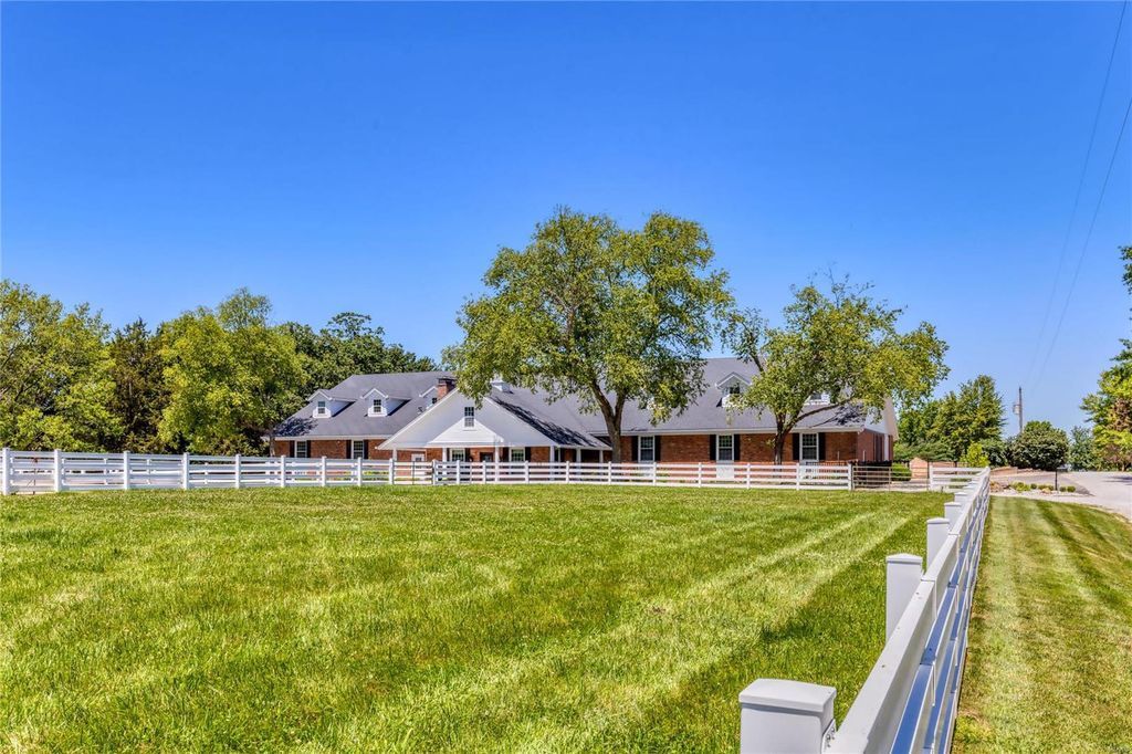 Spectacular Equestrian Property on 10.76 Scenic Acres in Missouri Listed for 5789000 60