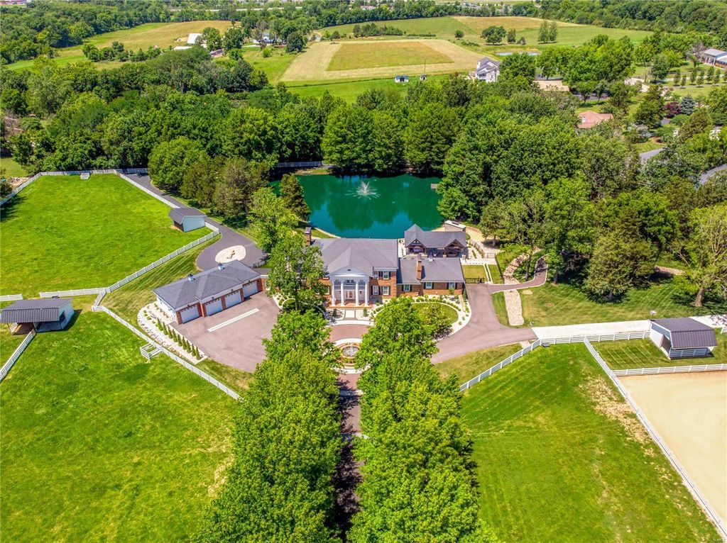 Spectacular Equestrian Property on 10.76 Scenic Acres in Missouri Listed for 5789000 7