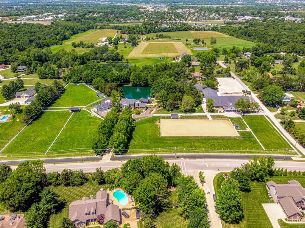 Spectacular Equestrian Property on 10.76 Scenic Acres in Missouri Listed for 5789000 8