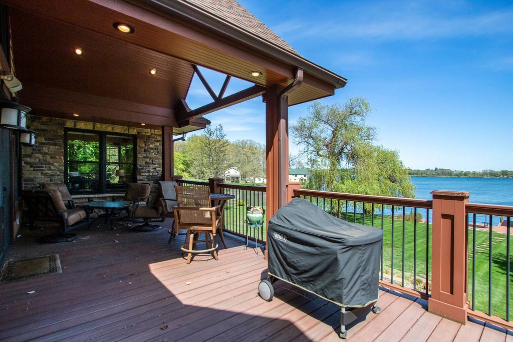 Stunning Indian Lakefront Estate in Michigan Listed for 3.95 Million Offers Unparalleled Comfort and Convenience 12