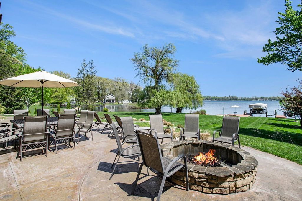 Stunning Indian Lakefront Estate in Michigan Listed for 3.95 Million Offers Unparalleled Comfort and Convenience 14