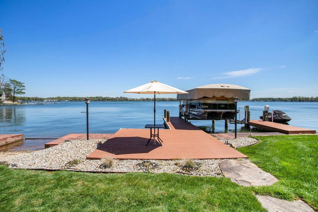 Stunning Indian Lakefront Estate in Michigan Listed for 3.95 Million Offers Unparalleled Comfort and Convenience 16