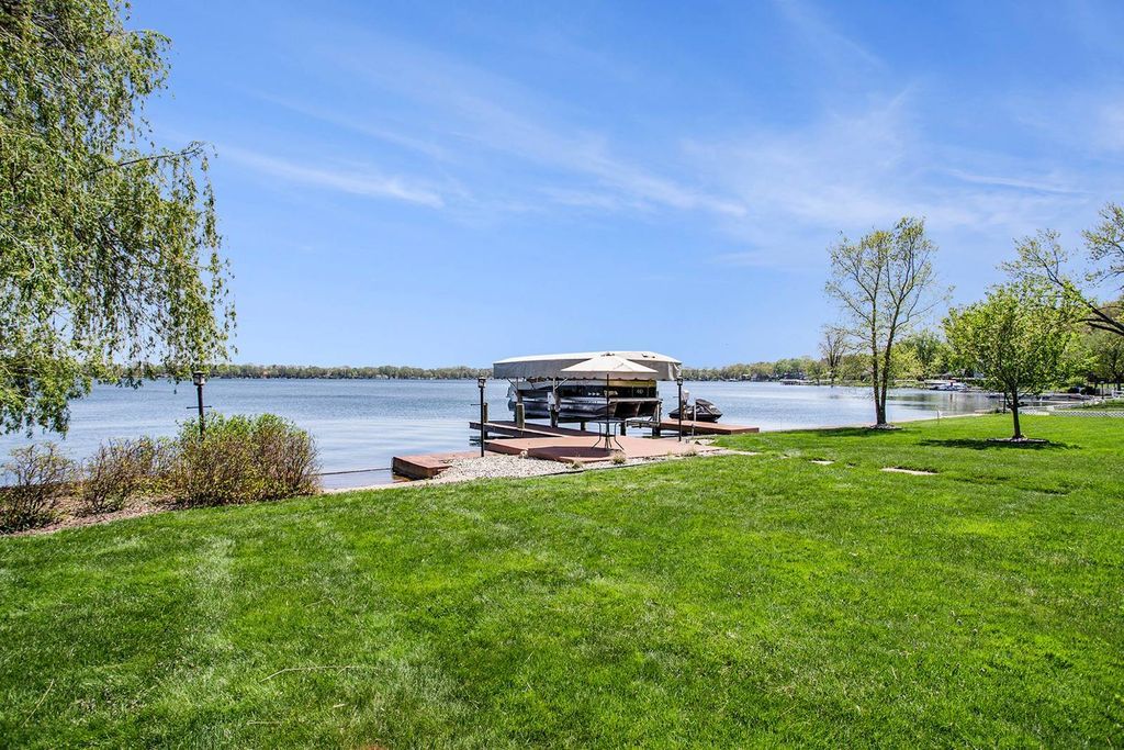 Stunning Indian Lakefront Estate in Michigan Listed for 3.95 Million Offers Unparalleled Comfort and Convenience 18