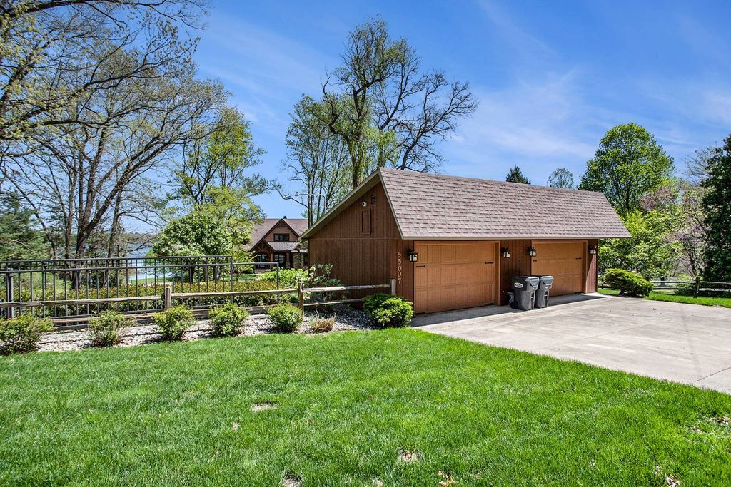 Stunning Indian Lakefront Estate in Michigan Listed for 3.95 Million Offers Unparalleled Comfort and Convenience 19