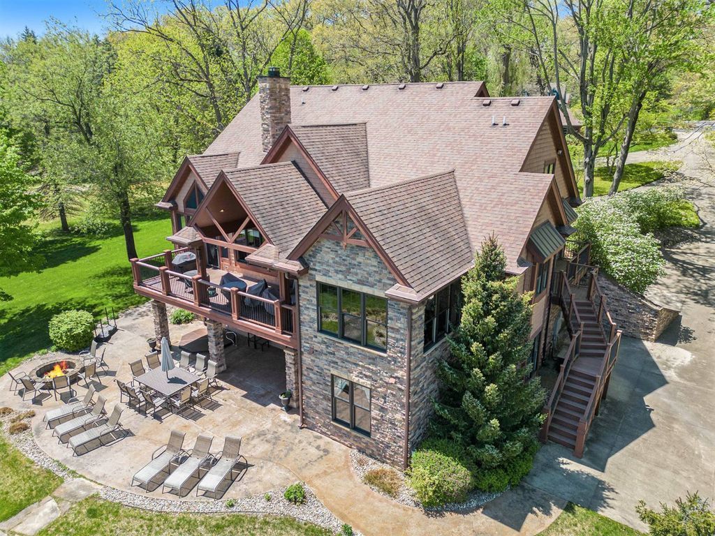 Stunning Indian Lakefront Estate in Michigan Listed for 3.95 Million Offers Unparalleled Comfort and Convenience 2