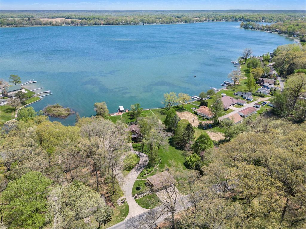 Stunning Indian Lakefront Estate in Michigan Listed for 3.95 Million Offers Unparalleled Comfort and Convenience 23