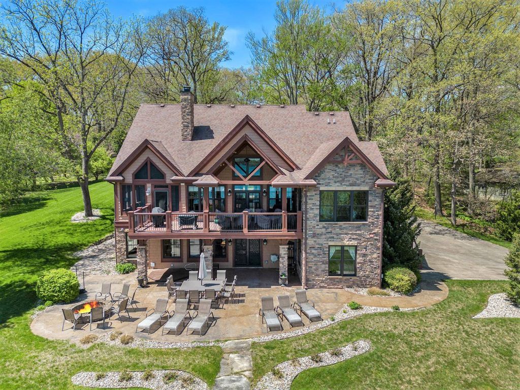 Stunning Indian Lakefront Estate in Michigan Listed for 3.95 Million Offers Unparalleled Comfort and Convenience 3