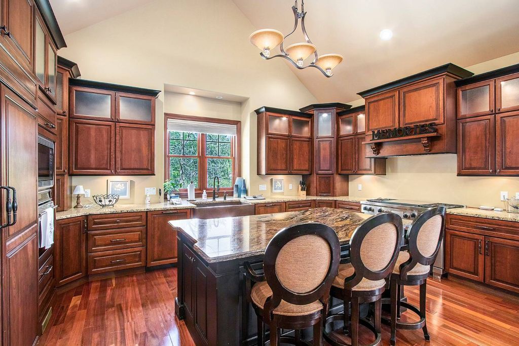 Stunning Indian Lakefront Estate in Michigan Listed for 3.95 Million Offers Unparalleled Comfort and Convenience 30