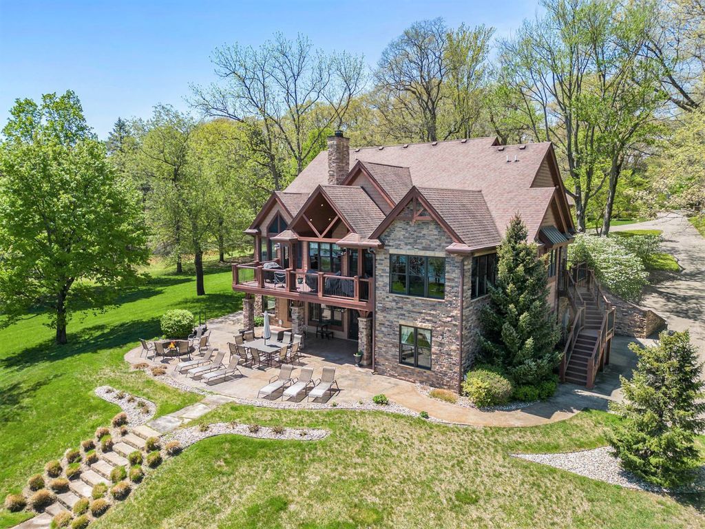 Stunning Indian Lakefront Estate in Michigan Listed for 3.95 Million Offers Unparalleled Comfort and Convenience 4