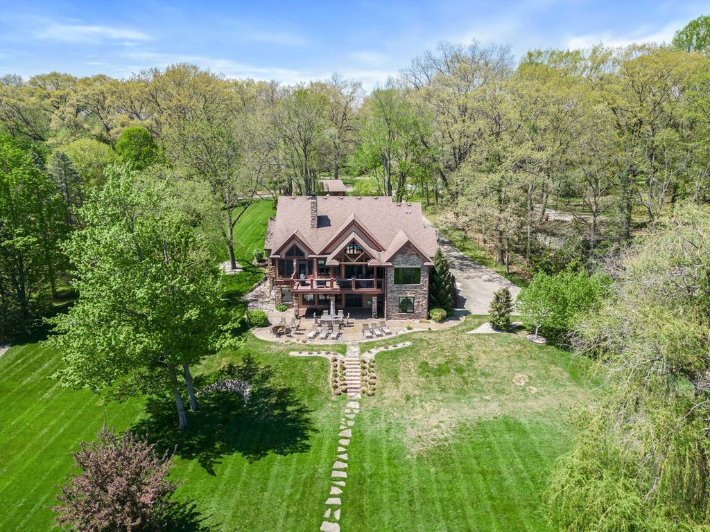Stunning Indian Lakefront Estate in Michigan Listed for 3.95 Million Offers Unparalleled Comfort and Convenience 5