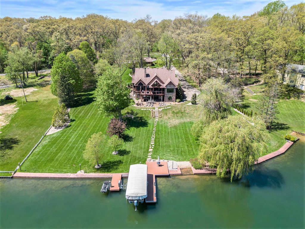 Stunning Indian Lakefront Estate in Michigan Listed for 3.95 Million Offers Unparalleled Comfort and Convenience 6