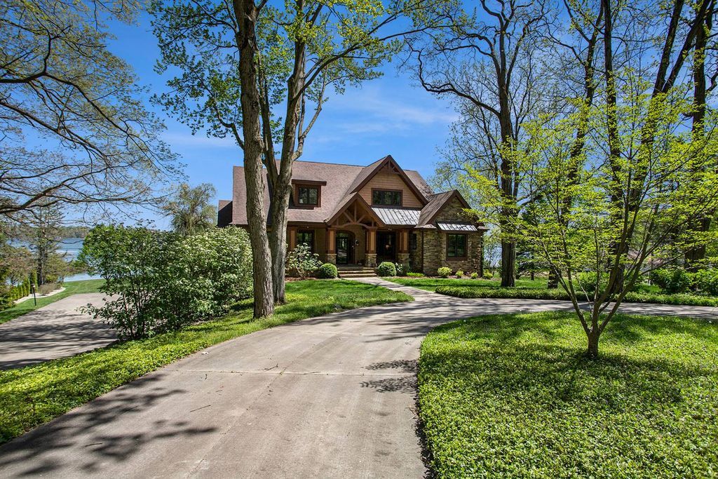 Stunning Indian Lakefront Estate in Michigan Listed for 3.95 Million Offers Unparalleled Comfort and Convenience 8