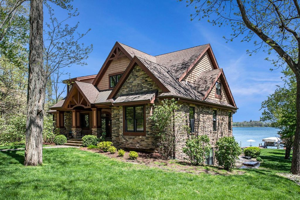 Stunning Indian Lakefront Estate in Michigan Listed for 3.95 Million Offers Unparalleled Comfort and Convenience 9
