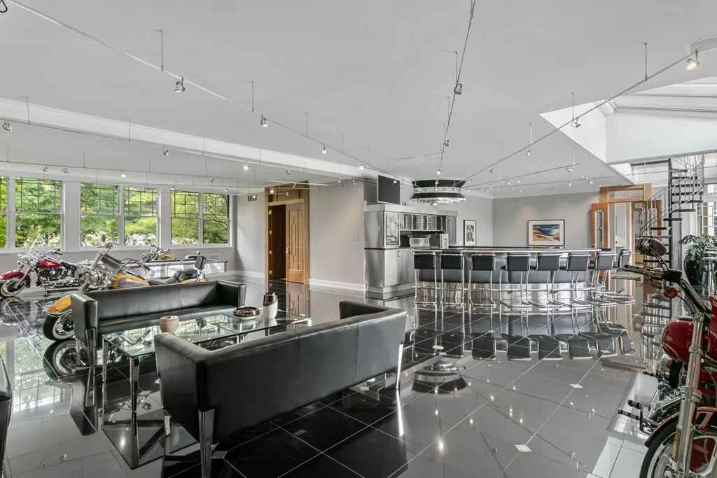 Beautiful W. Keith Owen Designed Home in Michigan Listed for 9.5 Million 21 1
