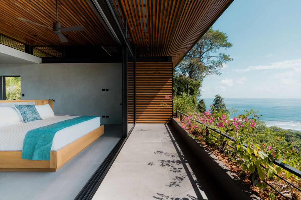 Cascada de Luz Sunlit Sanctuary in Dominical by Studio Saxe 15