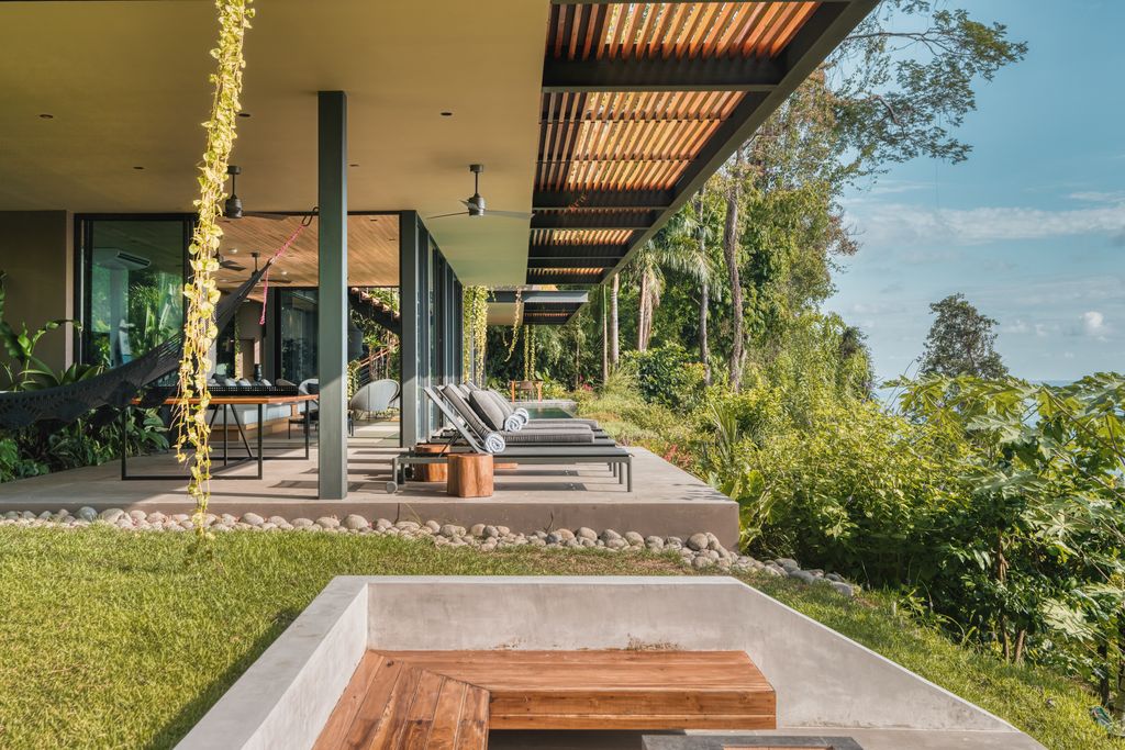 Cascada de Luz, Sunlit Sanctuary in Dominical by Studio Saxe