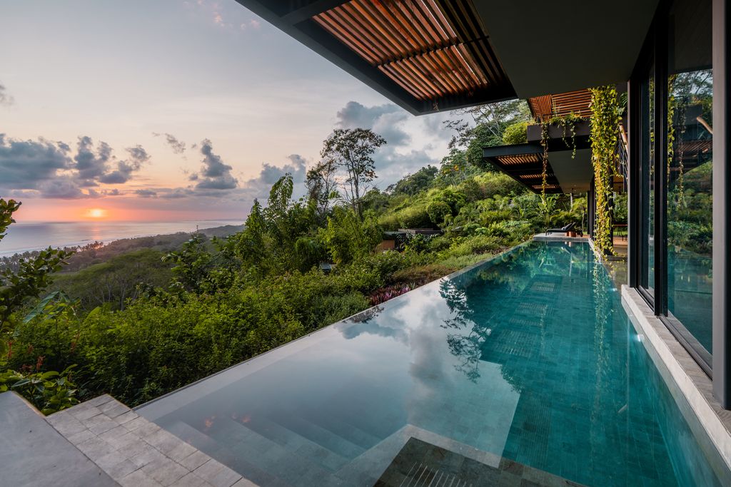Cascada de Luz, Sunlit Sanctuary in Dominical by Studio Saxe