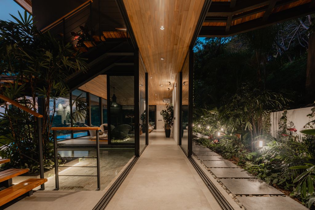Cascada de Luz, Sunlit Sanctuary in Dominical by Studio Saxe