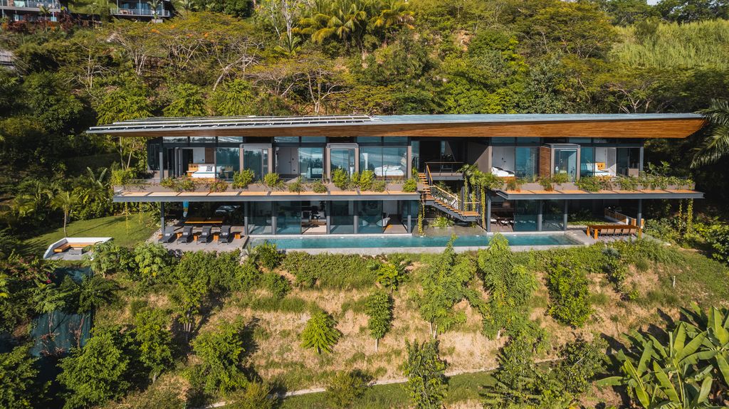 Cascada de Luz Sunlit Sanctuary in Dominical by Studio Saxe 3