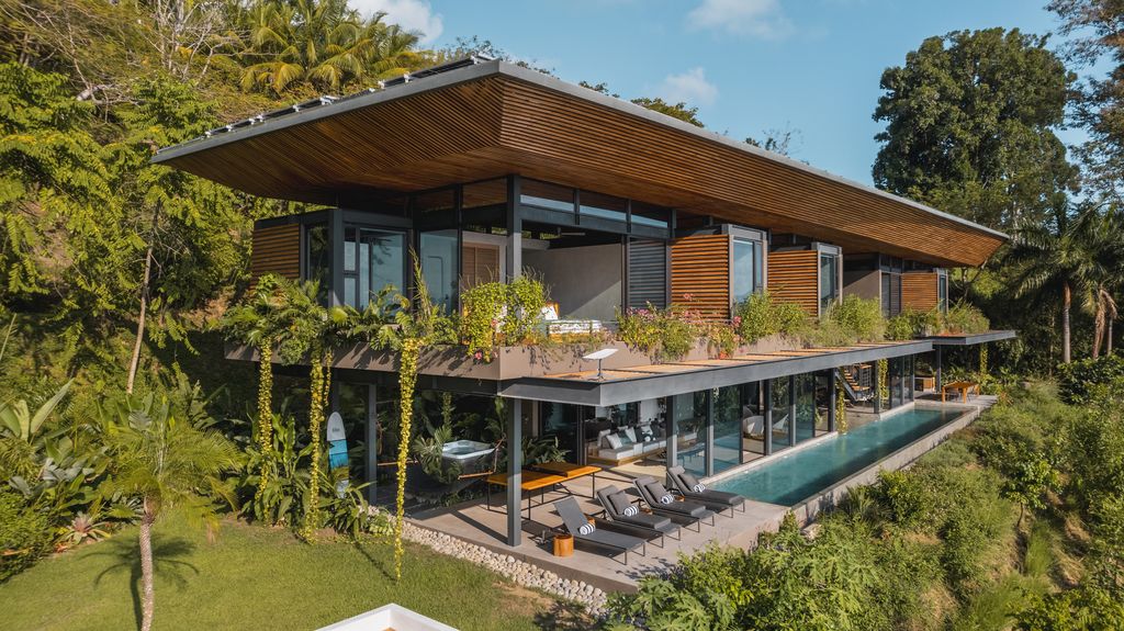 Cascada de Luz, Sunlit Sanctuary in Dominical by Studio Saxe