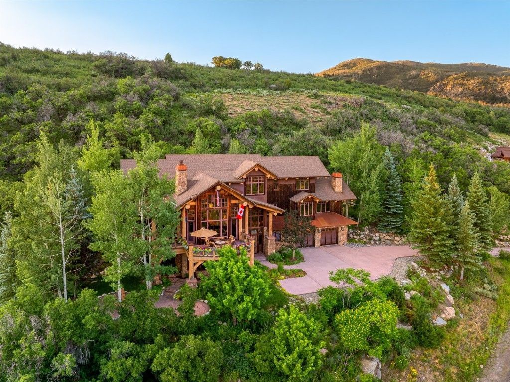 Charming Custom Home in Steamboat Springs Rustic Luxury Minutes from World Class Skiing Listed for 6995000 3