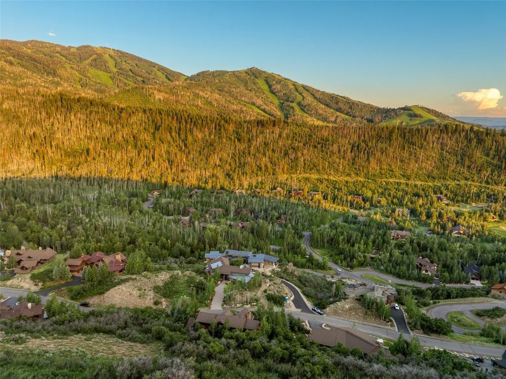 Charming Custom Home in Steamboat Springs Rustic Luxury Minutes from World Class Skiing Listed for 6995000 46