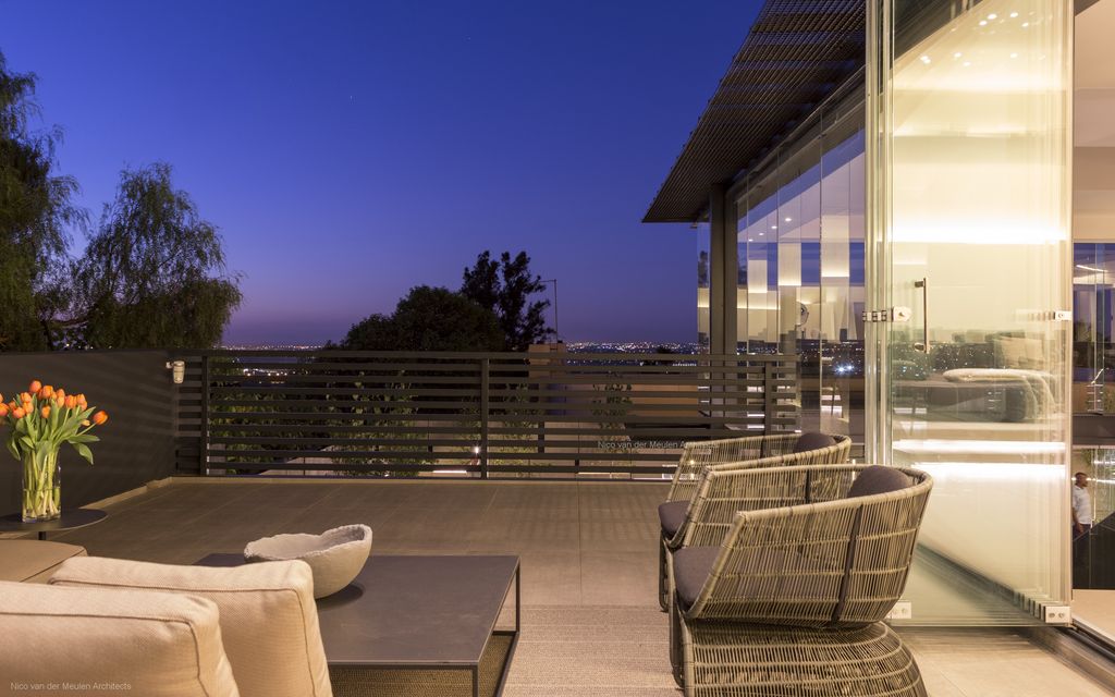 Concrete House a marvel by Nico van der Meulen Architects 19
