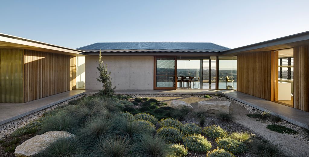 Coolamon House, Blend of Nature and Design by DFJ Architects