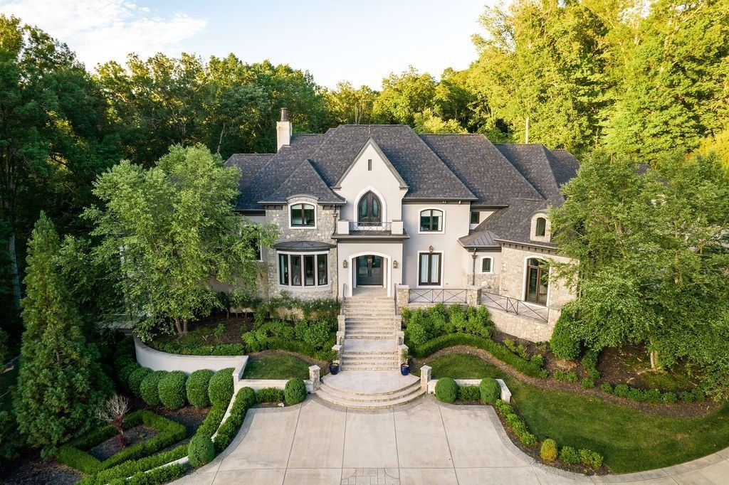 Elegant Tennessee Estate with Inviting Ambiance Asking 5.75 Million 1
