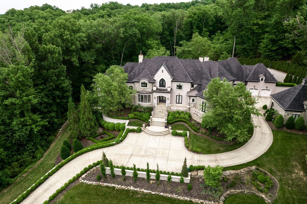 Elegant Tennessee Estate with Inviting Ambiance Asking 5.75 Million 2