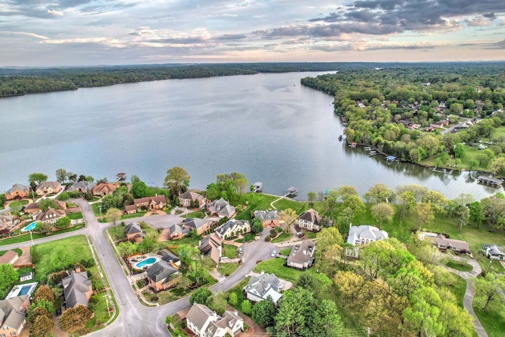 Entertainers Paradise Serene Cul de sac Home on Old Hickory Lake Tennessee Asking 2.1 Million 2