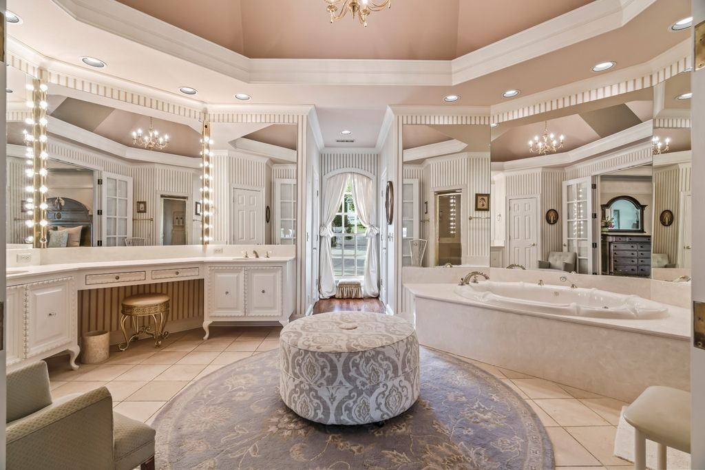 Entertainers Paradise Serene Cul de sac Home on Old Hickory Lake Tennessee Asking 2.1 Million 27