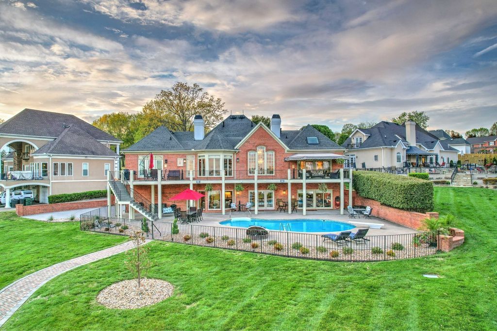 Entertainers Paradise Serene Cul de sac Home on Old Hickory Lake Tennessee Asking 2.1 Million 3