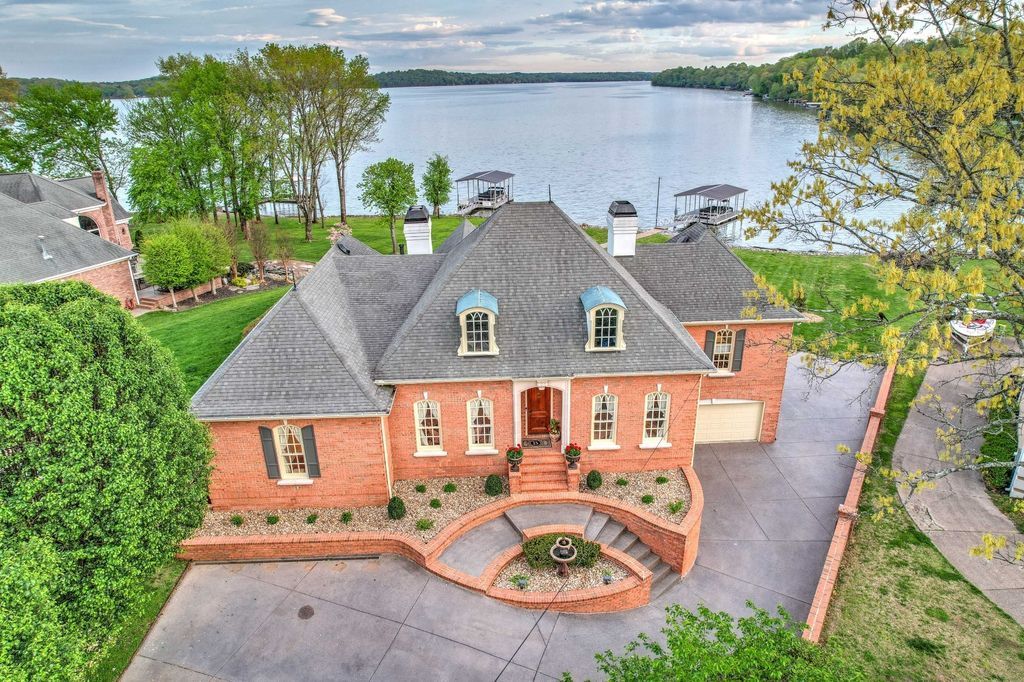 Entertainers Paradise Serene Cul de sac Home on Old Hickory Lake Tennessee Asking 2.1 Million 4