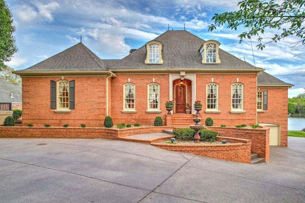 Entertainers Paradise Serene Cul de sac Home on Old Hickory Lake Tennessee Asking 2.1 Million 6