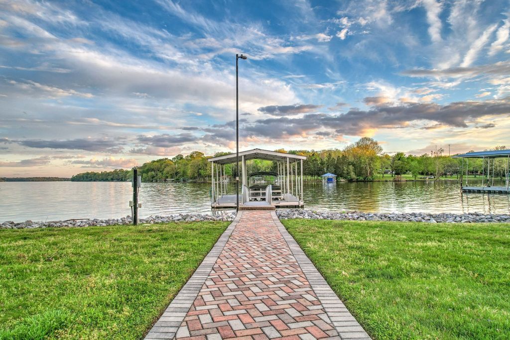 Entertainers Paradise Serene Cul de sac Home on Old Hickory Lake Tennessee Asking 2.1 Million 7
