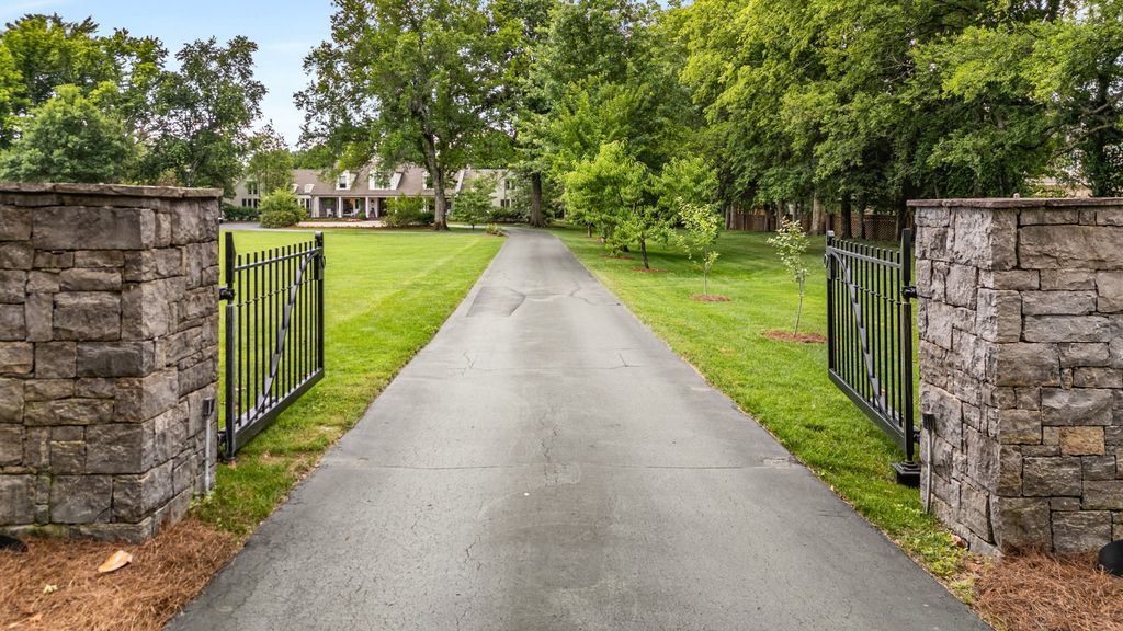 Equestrian Dream Estate in Tennessee Asking 6995000 2 1