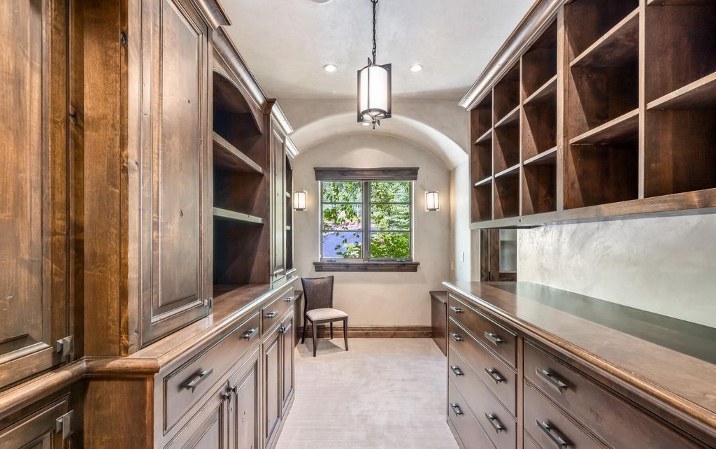 Experience Magic Magnificent Estate with Spectacular Sawatch Range Views in Colorado Listed at 10995000 43