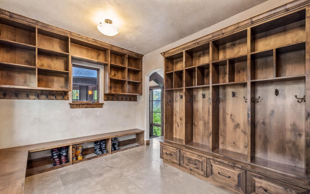 Experience Magic Magnificent Estate with Spectacular Sawatch Range Views in Colorado Listed at 10995000 62