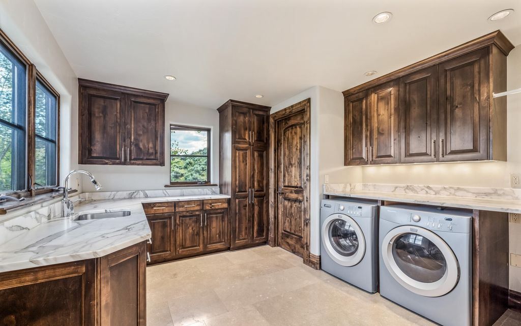 Experience Magic Magnificent Estate with Spectacular Sawatch Range Views in Colorado Listed at 10995000 63