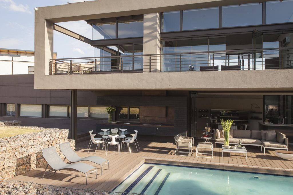 House Duk, Modern Home by Nico van der Meulen Architects