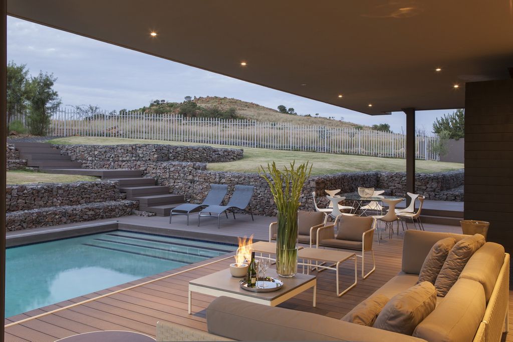 House Duk, Modern Home by Nico van der Meulen Architects