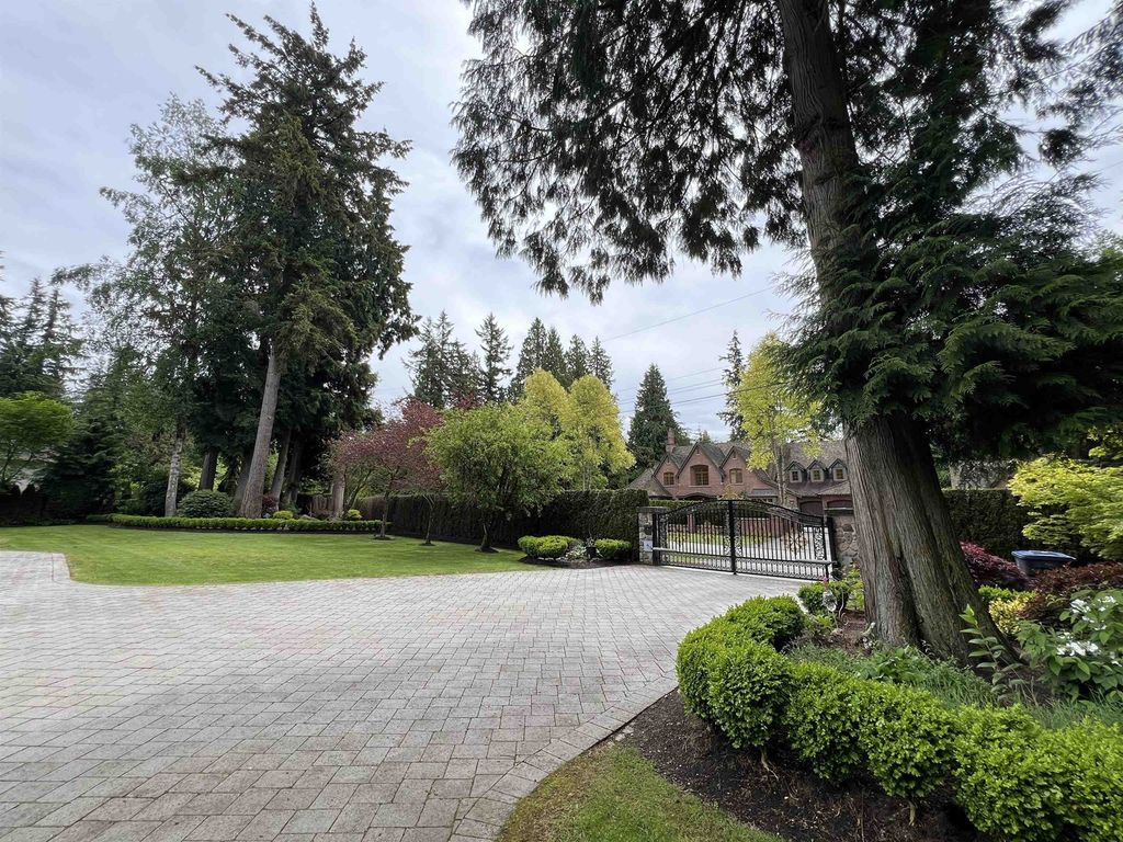 Luxurious Estate Mansion in Canada A Masterpiece of Top Quality Materials and Workmanship Available for C9988000 10
