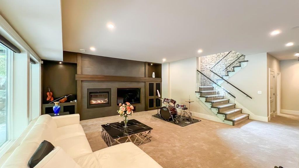Luxurious Estate Mansion in Canada A Masterpiece of Top Quality Materials and Workmanship Available for C9988000 24