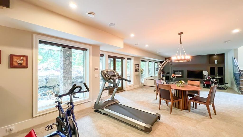 Luxurious Estate Mansion in Canada A Masterpiece of Top Quality Materials and Workmanship Available for C9988000 25