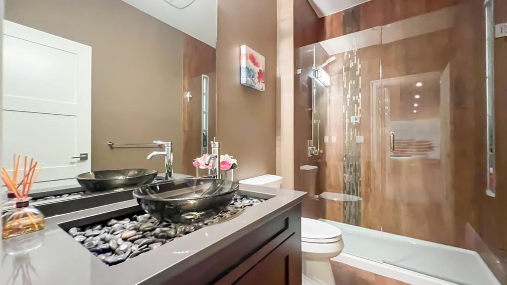 Luxurious Estate Mansion in Canada A Masterpiece of Top Quality Materials and Workmanship Available for C9988000 37