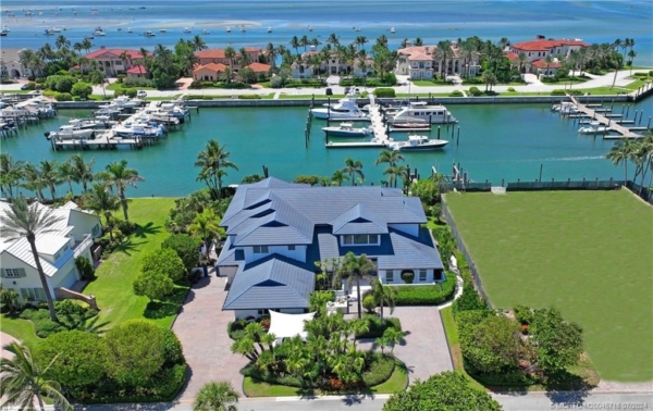 Curated visual reference: Luxury Homes For Rent With Private Yacht Docks Reference: Luxurious Sailfish Point Estate With Private Yacht Dock Listed At
